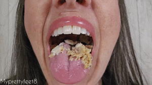 myprettyfeet8.com - Pizza Eating Open Mouth Vore thumbnail